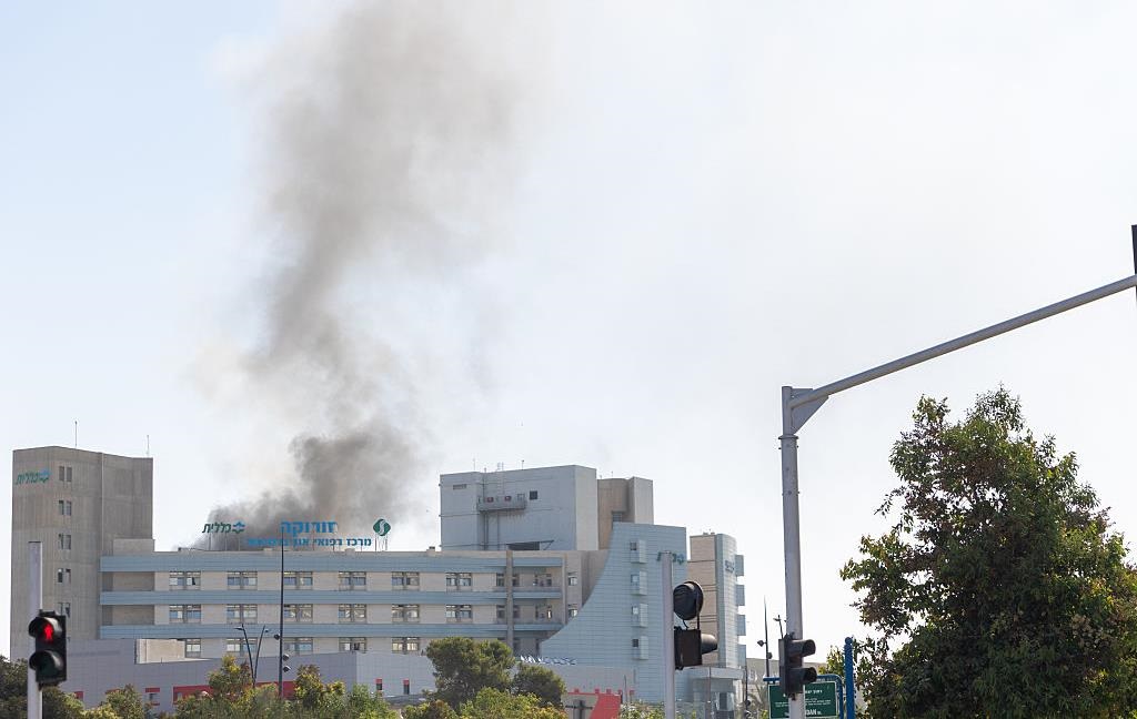 Новини світу - Іран атакував Ізраїль десятками ракет, пошкоджено лікарню