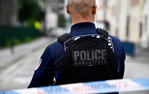 Новини світу - У Франції школяр зарізав асистентку вчителя