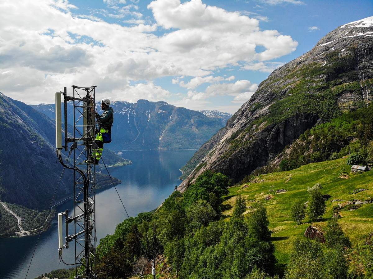 Новини світу - У Швеції пошкодили понад 30 веж зв'язку, підозрюють диверсії
