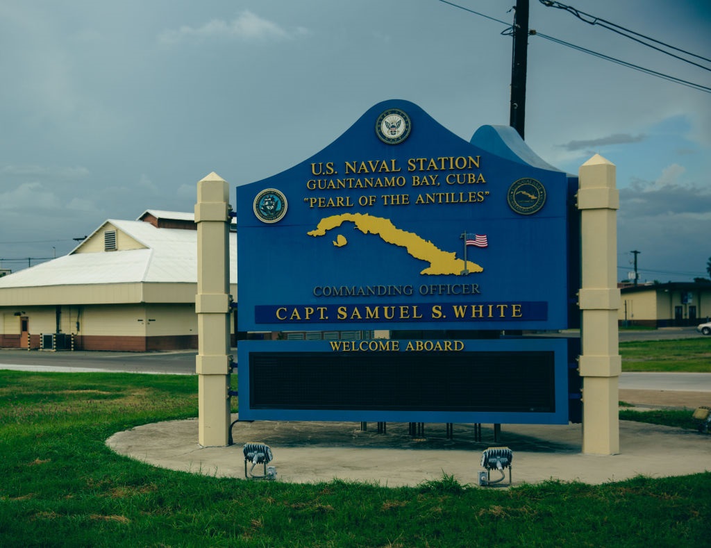 Новини світу - Відправку мігрантів на базу Гуантанамо: Білий дім спростував новину