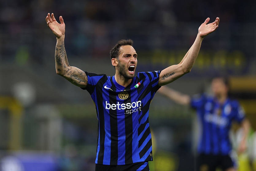 Новини спорту - Турецький хавбек Хакан Чалханоглу покине Інтер заради своєї країни