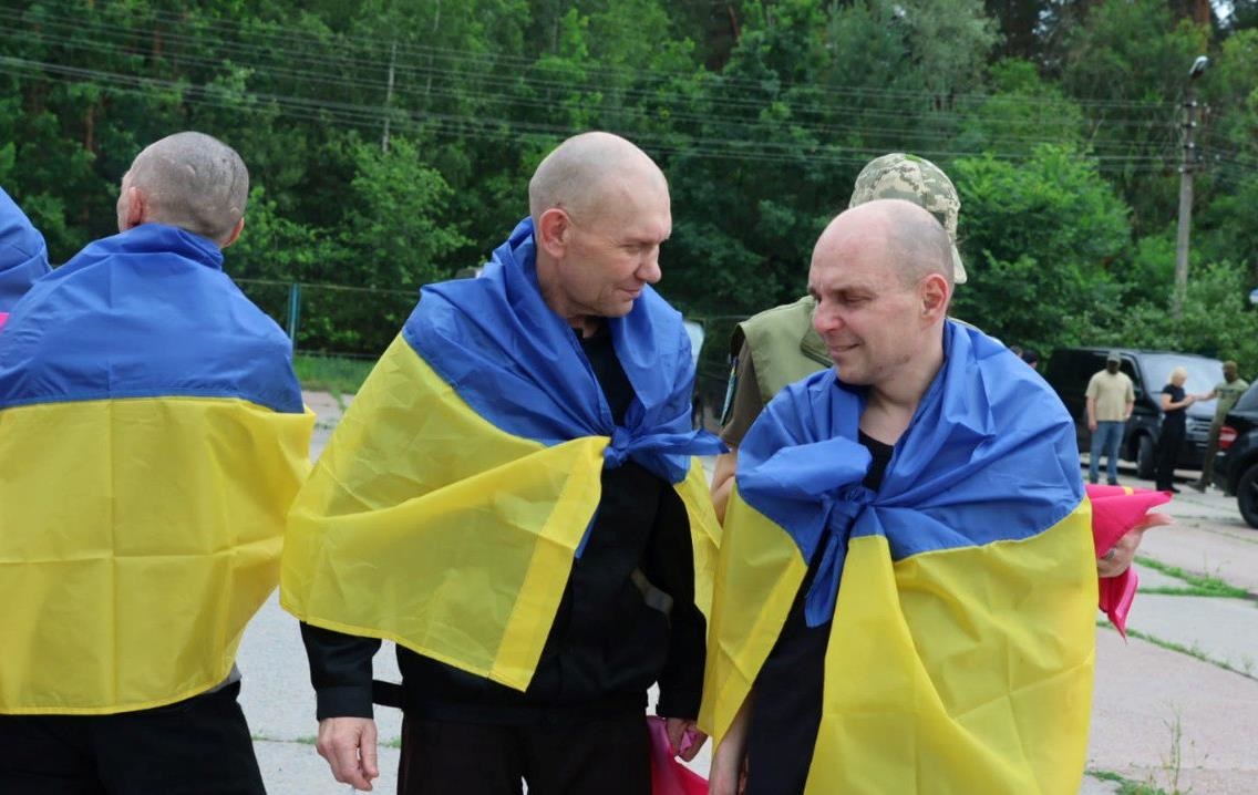 Новини України - Україна повернула з полону військових і цивільних
