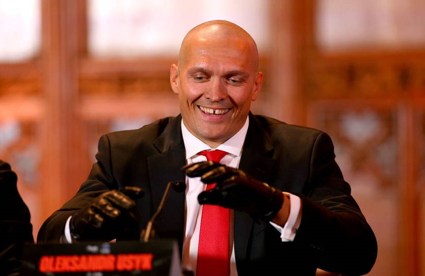 Новини спорту - Усик відповів на питання про майбутнє після реваншу з Дюбуа