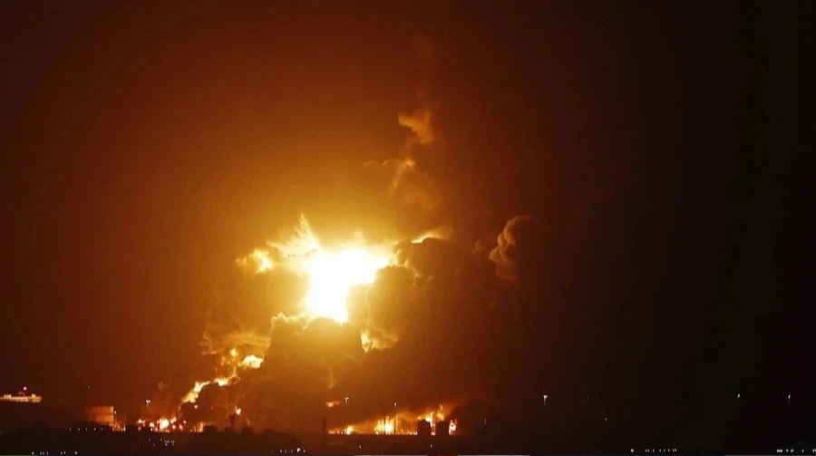 Новини світу - БпЛА атакують Росію: вибухи у Саратові й Енгельсі, Волгоградщина без світла