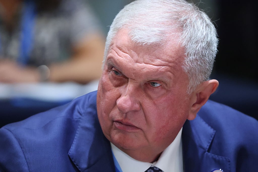 Новини світу - Роснєфть урізала виплати акціонерам піля санкцій США