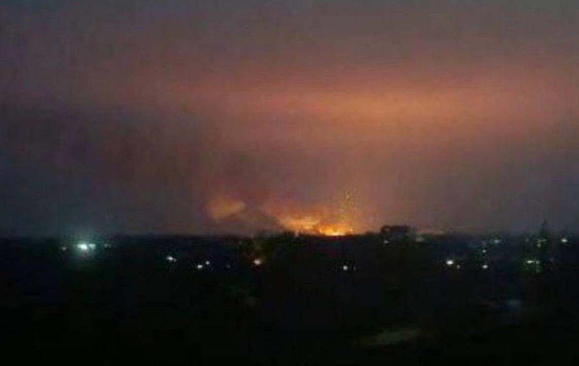 Новини України - У Донецьку вибухає великий склад БК - соцмережі