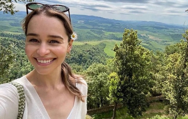 Новини культури - Емілія Кларк зіграла в серіалі про СРСР і викликала критику в мережі